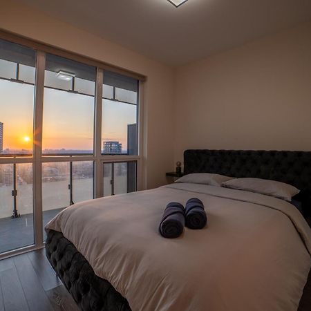Luxury Condo W/Mesmerizing Sunset Views & Free Parking Toronto Zewnętrze zdjęcie